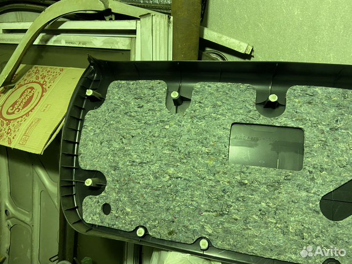 Пластик крышки багажника на toyota Fiеlder