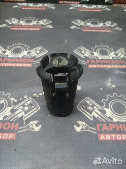 Кронштейн фиксатор радиатора Мазда 3 вк 2.0л