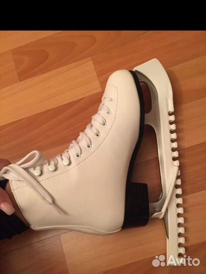 Коньки фигурные 39 размер