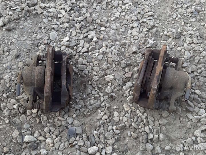 Супорт тормозной передний Тойота Авенсис 3 T270