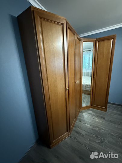 Шкаф из массива дерева бу