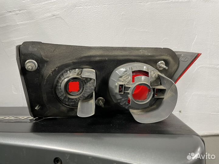 Вставка в крышку багажника