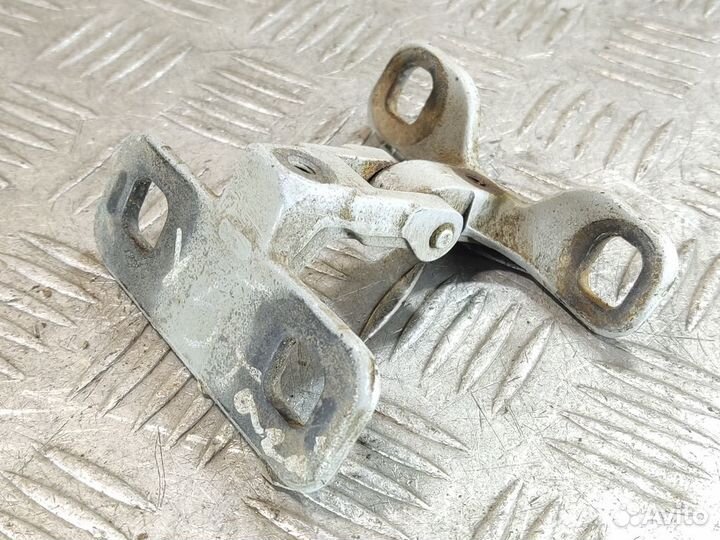 Петля багажника правая Bmw X5 e53 2000-2007