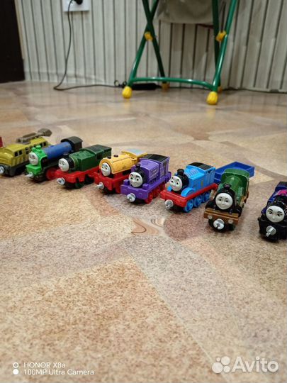 Игрушка паровозик thomas
