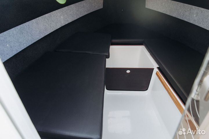 Катер Phoenix 560