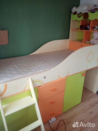 Кровать чердак со столом бу