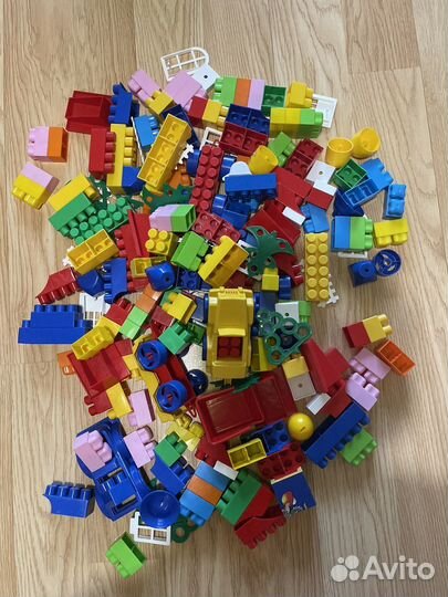 Игрушки(деревянные кубики и конструктор bauer)