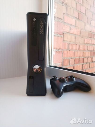 Xbox 360 Slim + 25 игр