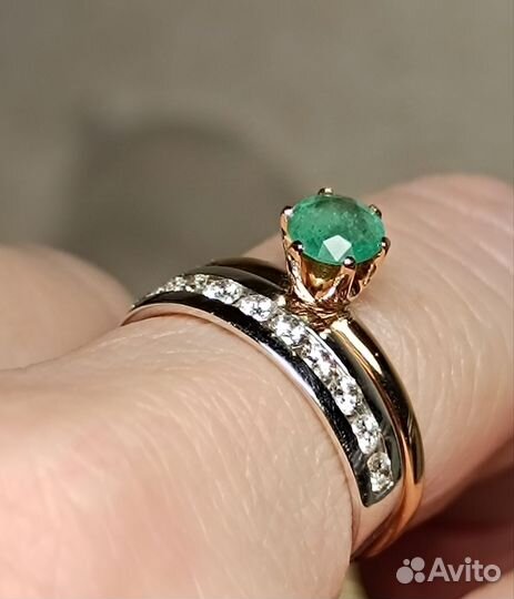 Золотое кольцо с натуральным изумрудом