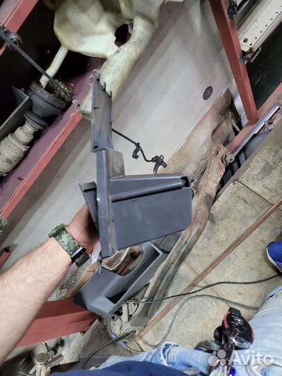 Подрулевой пластик на вольво s40 2000г