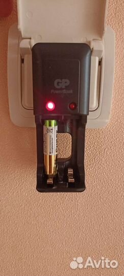 Зарядное устройство для аккумуляторных батареек GP
