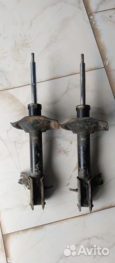 Передние стойки на Nissan x trail