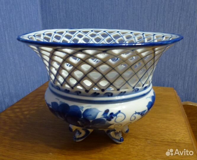 Гжель. Ваза для фруктов ажурная