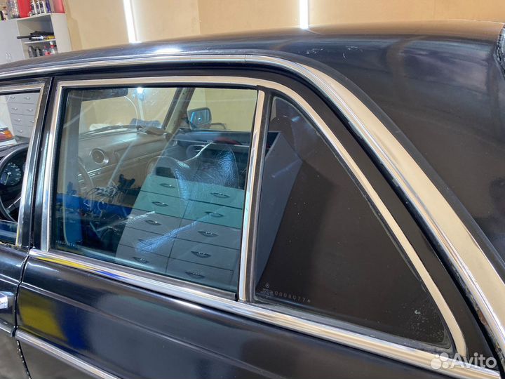 Стекла дверные Mercedes W123