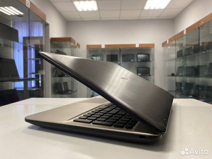 Ноутбук Asus (4 ядра/ SSD/ 4gb RAM)