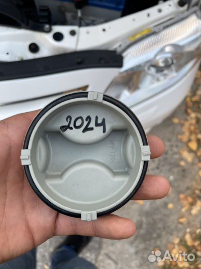 Крышка фары toyota 81135-13270