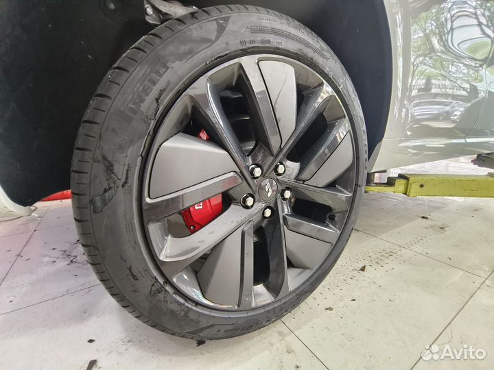 Алюминиевые накладки на суппорта Lixiang L6