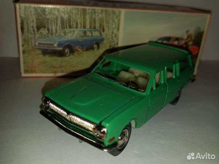 Волга газ 2402 редкозеленая. СССР