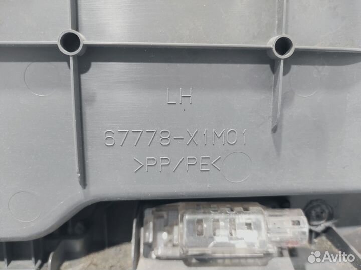 Обшивка двери передней левой Toyota Land Cruiser P