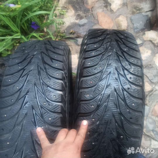 Yokohama IceGuard Stud IG65 215/65 R16 102