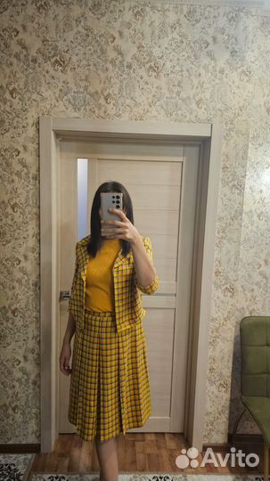 Много женской одежды