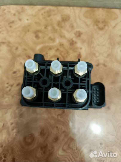 Блок клапанов пневмоподвески vw touareg Q7