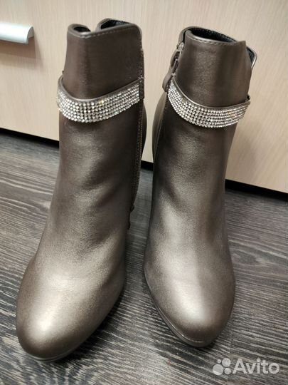Ботинки женские новые демисезонные, размер 39