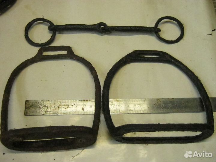 Удила старинные и конская утварь