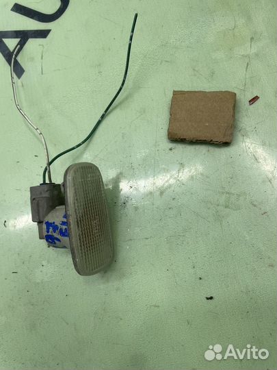 Повторитель в крыло toyota rav 4 xa20