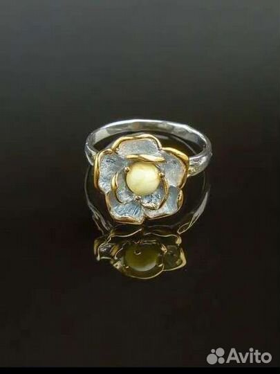 Серебряное кольцо с янтарем 16.5 размер