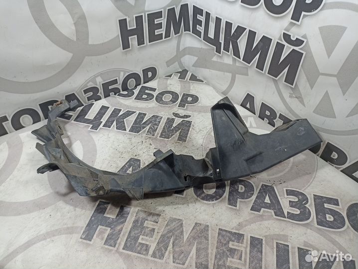 Крепление фары левое BMW E90