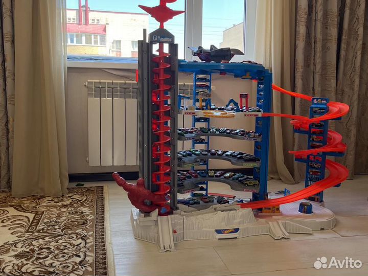 Hot wheels мега гараж