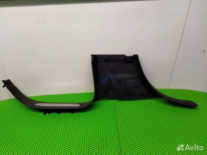 Накладка порога задняя правая Volkswagen Touareg