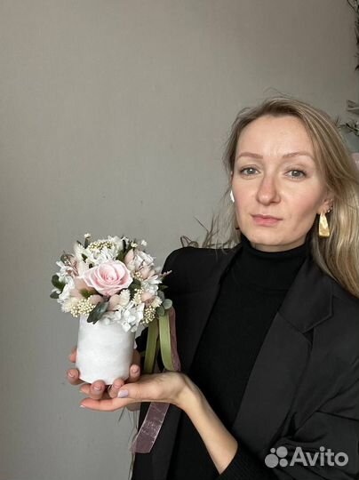 Стабилизированные цветы в шляпной коробке