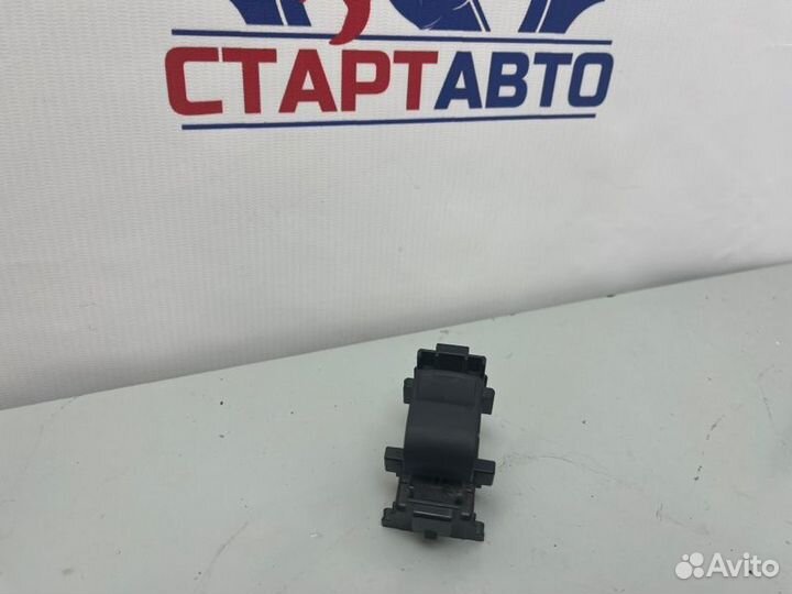 Кнопка стеклоподъемника Toyota Corolla E180 1ZR