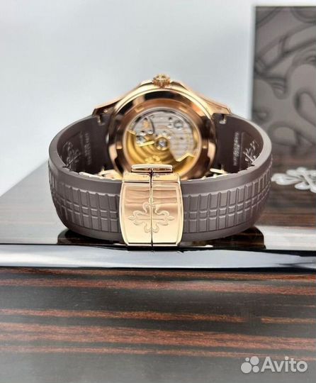 Часы Patek Philippe Aquanaut 18k gold