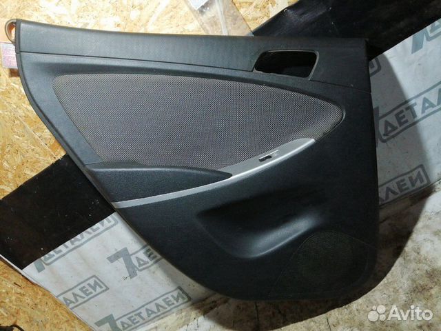 Обшивка задней двери Hyundai Solaris 1