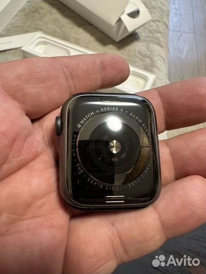 Часы apple watch series 5 44 mm