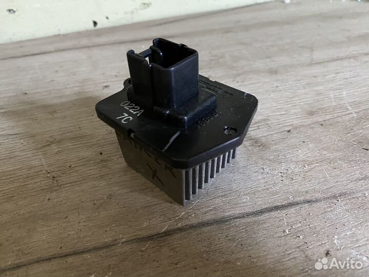 Резистор отопителя mitsubishi lancer 10