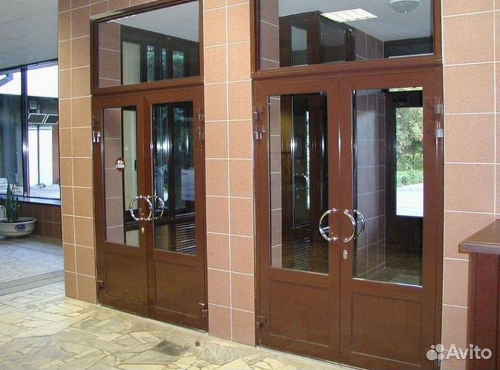 Пластиковая дверь