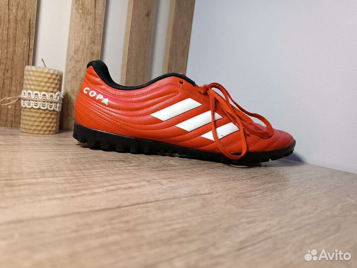 Футбольные бутсы adidas