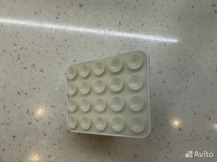 Беспроводная колонка на присосках