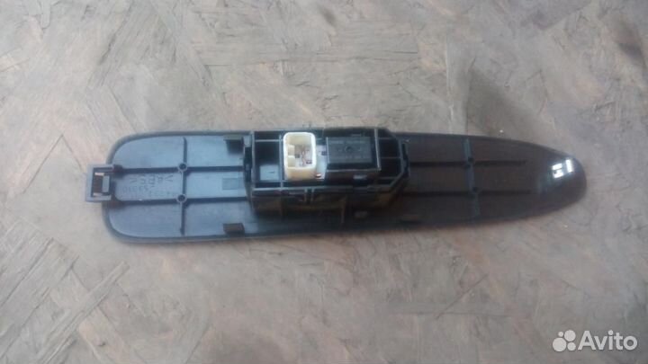 Кнопка стеклоподъемника Lexus IS 200