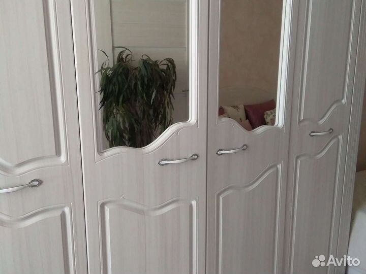 Спальный гарнитур