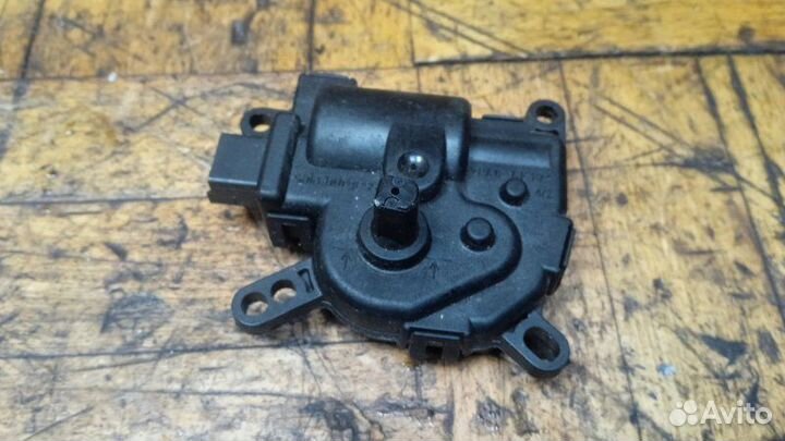 Моторчик заслонки отопителя Ford Mondeo 3