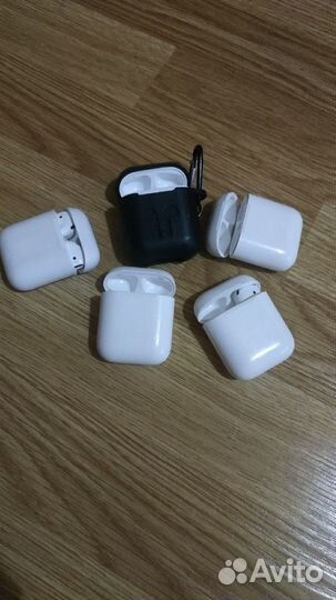 Кейсы airpods оригиналы б/у разные