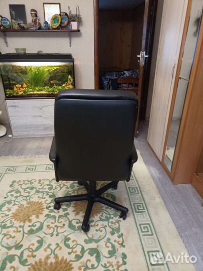 Офисное кресло(кожаное)
