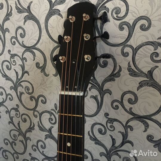 Акустическая гитара