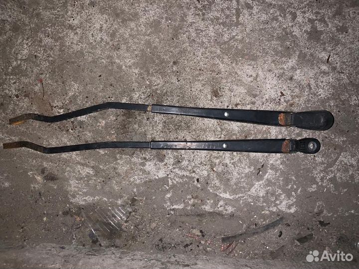 Поводок дворника skoda felicia 1