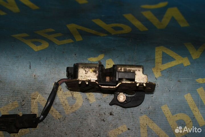 Замок крышки багажника Chrysler Voyager 4